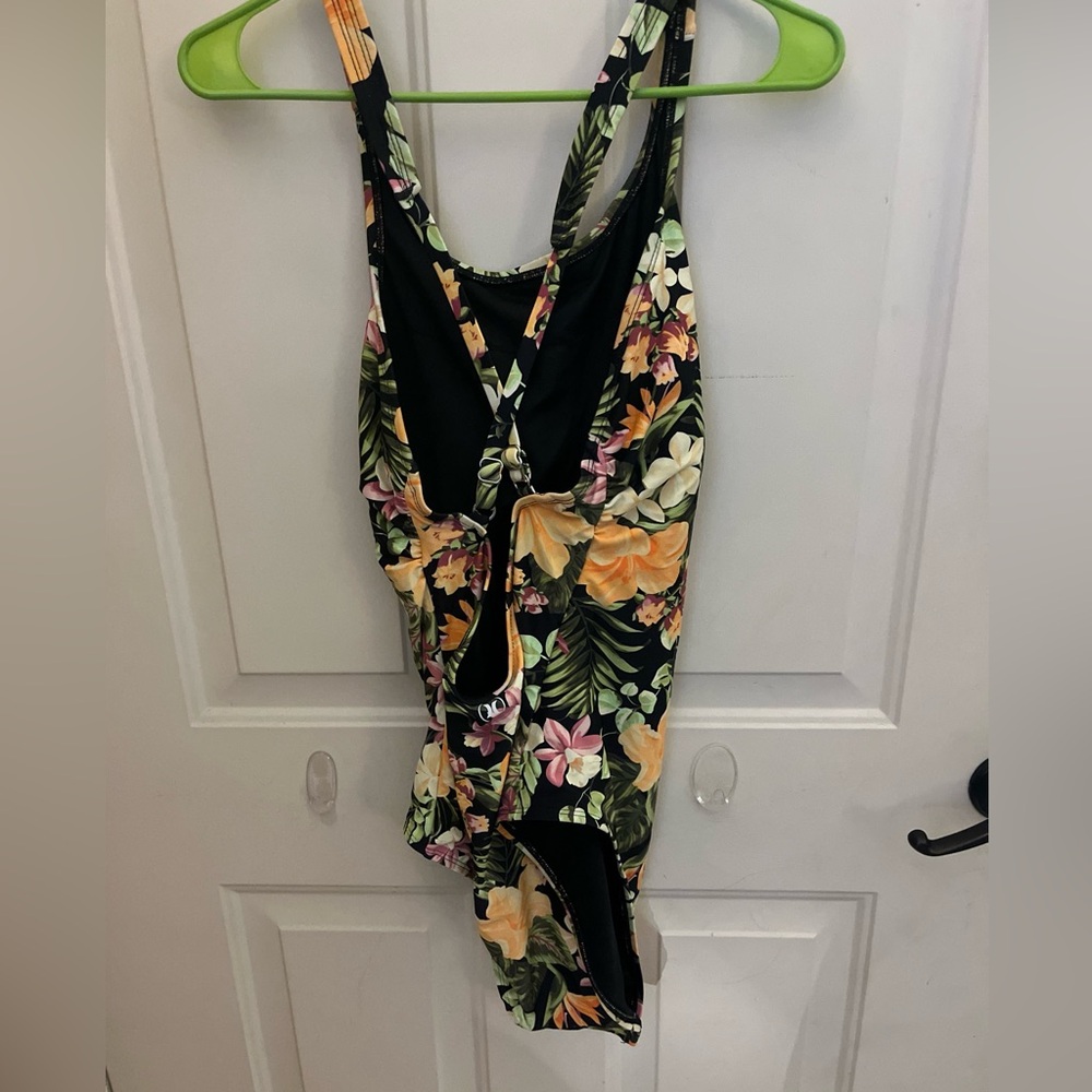 Woman’s size XL Hurley bathing suit. - Picture 2 of 6